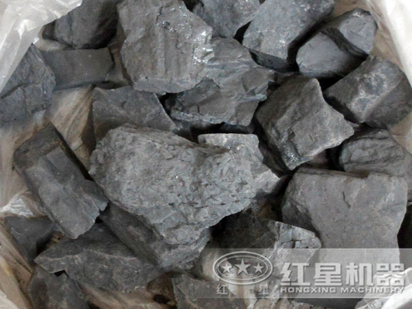 一臺用于破碎煤矸石的移動粉碎機_70噸/小時，出料粒度20以下