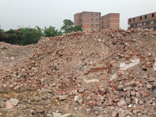 破碎磚渣用什么機械？建議使用錘式粉碎機