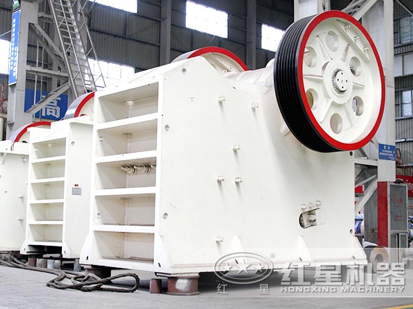 粉碎花崗巖選用750顎破機，效果不錯，性價比更高